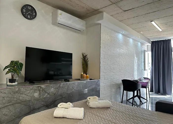 Seafront, Lovely Modern Studio.