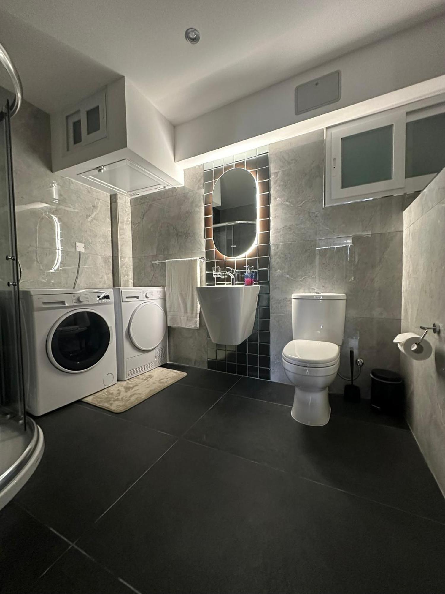Apartament Seafront, Lovely Modern Studio. *