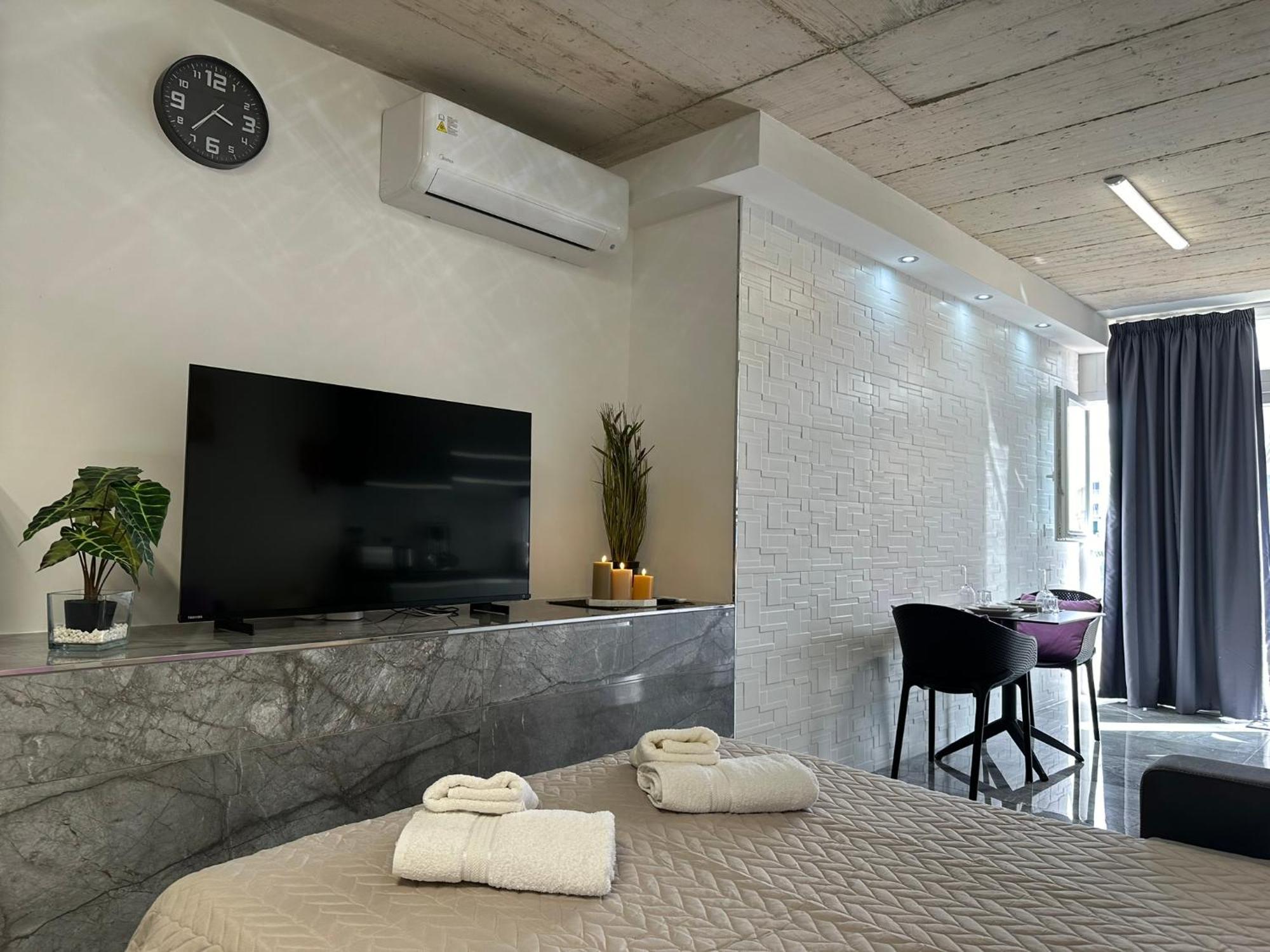 Seafront, Lovely Modern Studio.